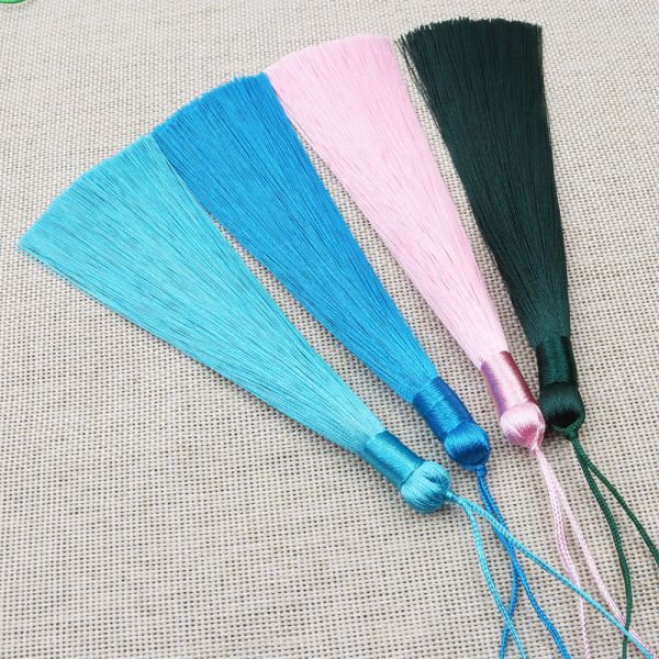 Antistatic Brush Dyed Color 8cm Silk Tassel Fringe Key Chain for Party Bag Decoration