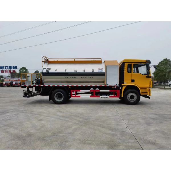 Haowo 6x4 Intelligent Asphalt Sprinkler 15000 Liters/Asphalt Sprinkler/Heating Asphalt Truck