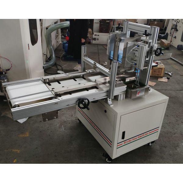 0.4Mpa Manual Box Packing Machine , Quick Transition Enclosed Corrugated Box Packing Machine
