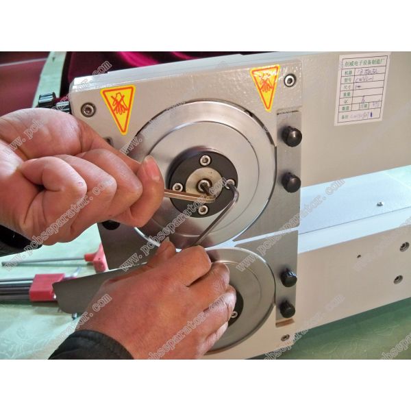 PCB Separator Machine Separates 1.5-90mm from Score Line Without Damage