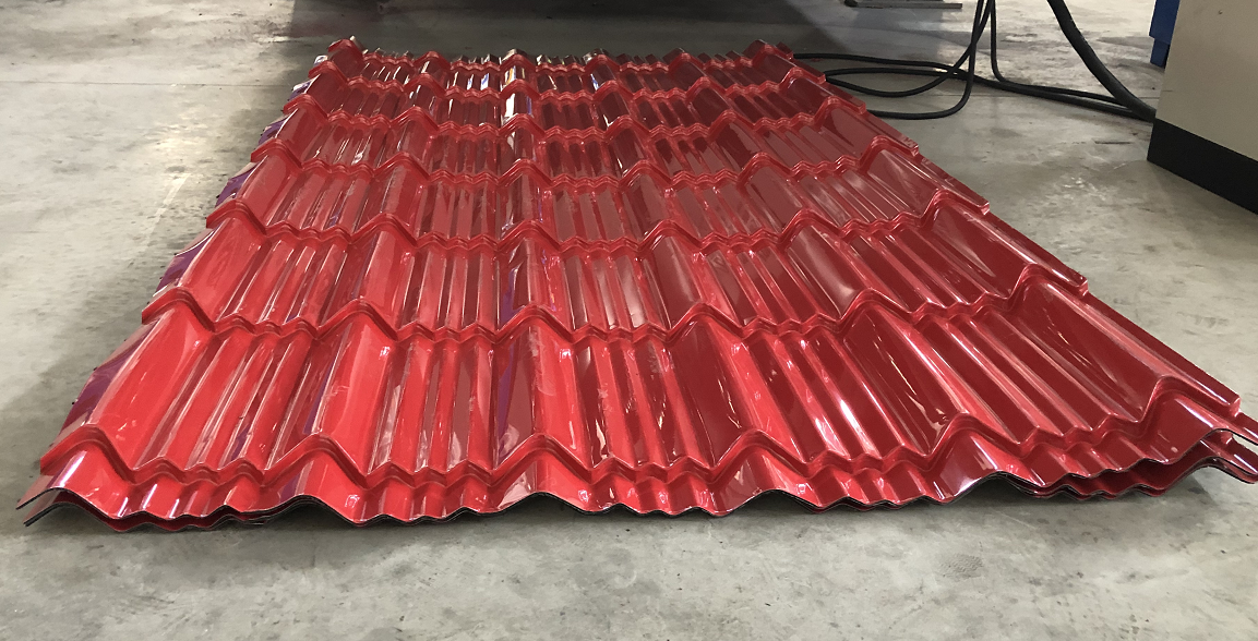 Metal step tile with filming for roofing sheet rolling forming machine