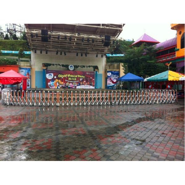 Aluminium Manual Safety Accordion Barrier Gate With Reflective Strickers