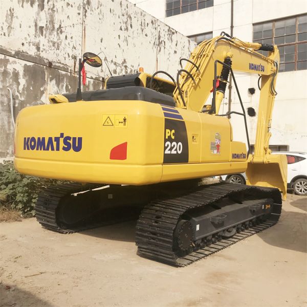 Made in Japan used Komatsu PC220-8 excavator 22 ton with original parts