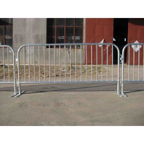 Galvanized Steel Temporary Crowd Control Barriers Fence White Color