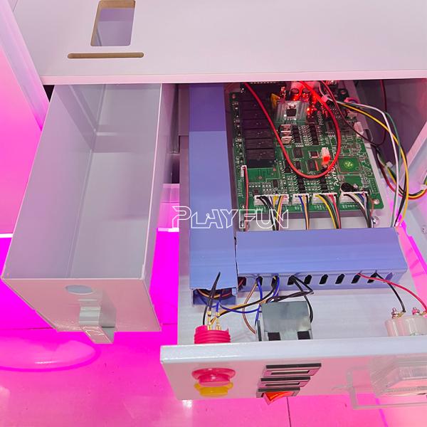 Wholesale Indoor Playground Coin Operated Sweet Shoppe Claw Machine Snack Gift Doll Candy Vending Machine