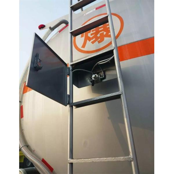 CIMC Tri - Axle Fuel Tanker Truck Semi Trailer 50 - 80 Tons For Carrying Oil