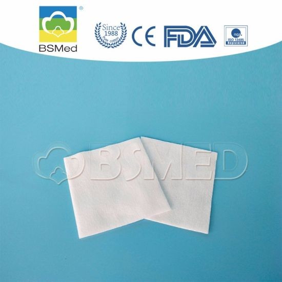 Small Size Cotton Wool Pads High Absorbency Customized Size Plain Pattern