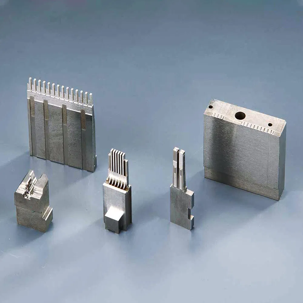 Turning Precison and Gravity Casting Zinc Iron OEM Customized CNC Machining Metal Auto Parts Customize Spare Parts