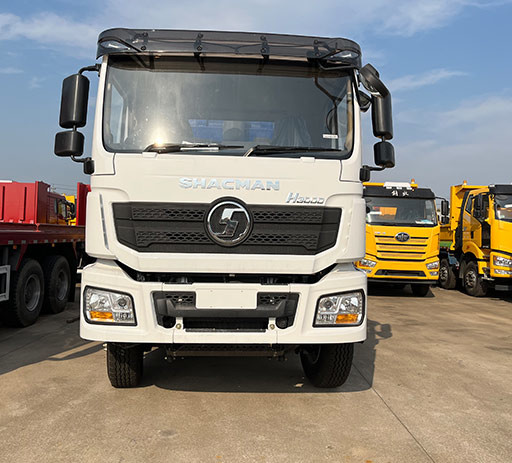 Durable And Reliable Shacman H3000 Tractor Head 4X2 pulling tractor trailer