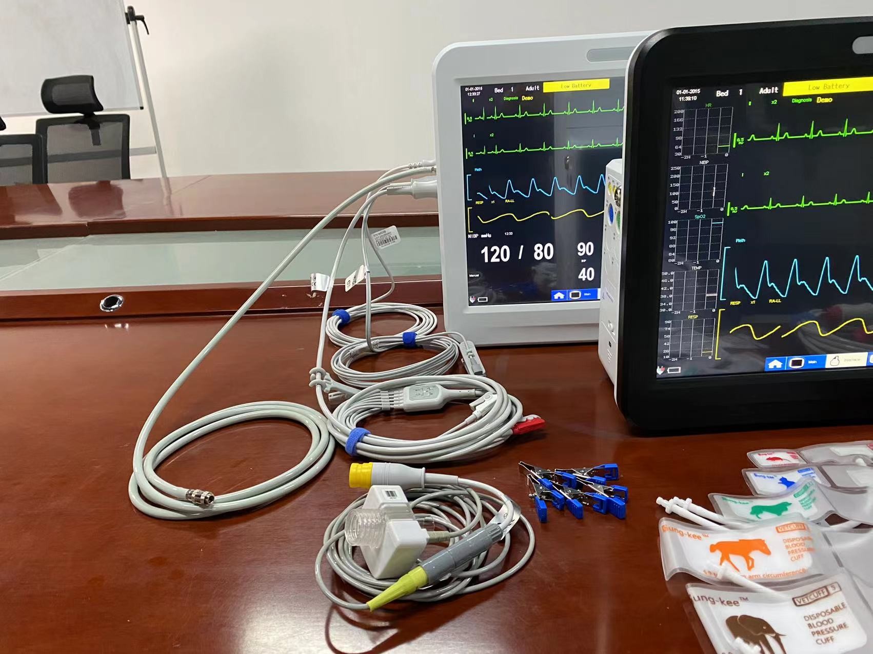 Multilingual Veterinary Spo2 Monitor , Heart Machine Monitor For Rabbit Dog