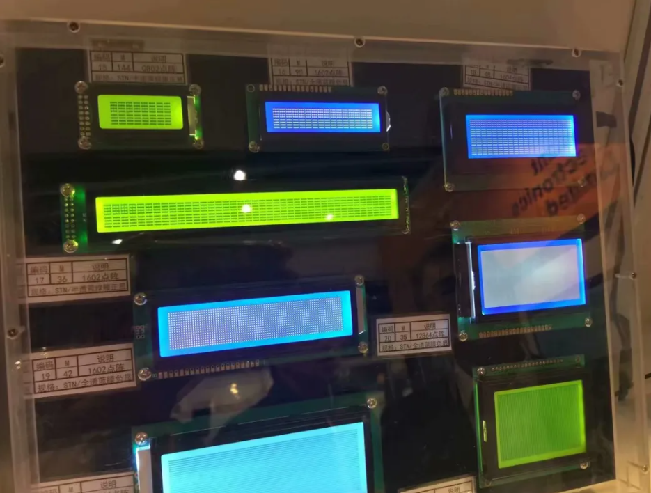 Va Tn LCD Display No Touch Screen 1600x900 Vop 3.0V ,Duty 1/4,Bias 1/3