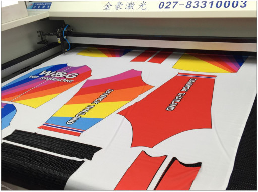 China Sublimation Sportwear Laser Cloth Cutting Machine Precision Cutting Without Hair Brim wholesale