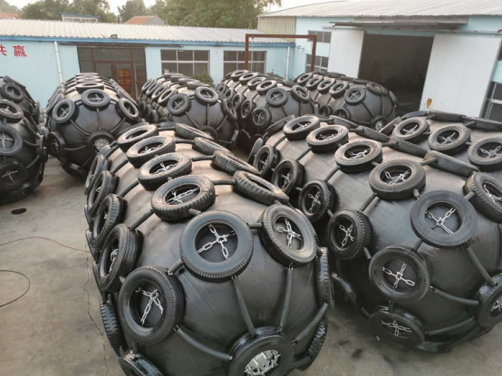 STS Yokohama Type Black Pneumatic Marine Rubber Fender Iso 17357