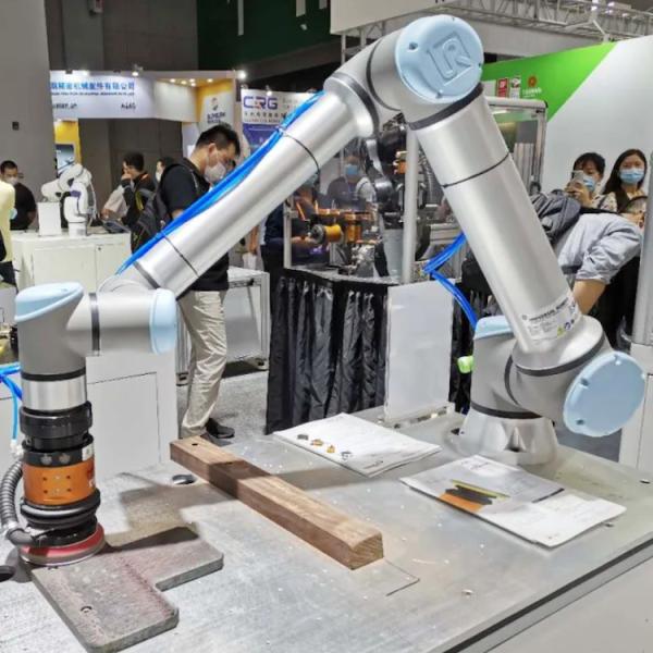 UR10 Matched with EOAT Electric Manipulator with Pick and Place Gripper Sorting Robotic Arm Cobot