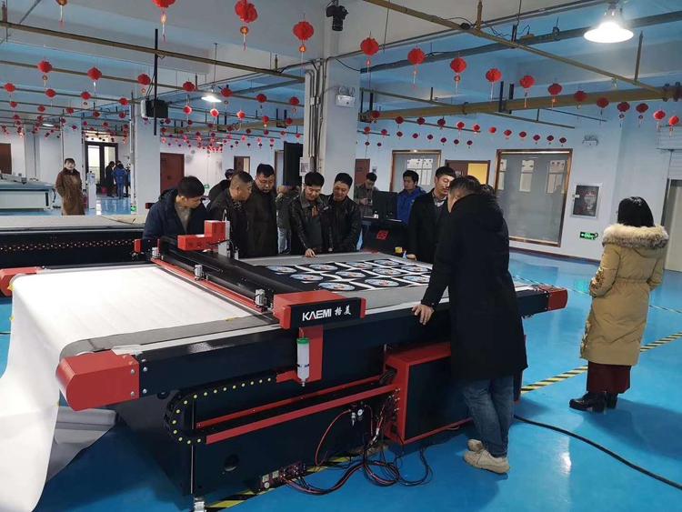 Automatic Kraft Paper/ Plastic Board Flatbed Cutter Plotter for Cutting ≤1.5mm-6.0mm