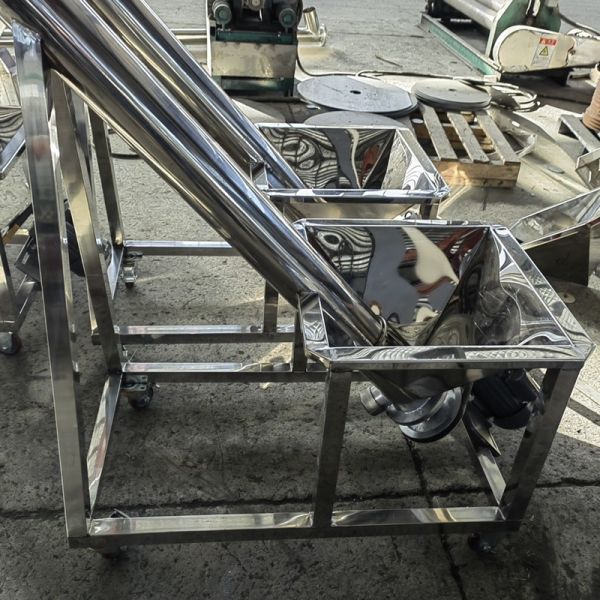 Fire Resistant Inclined Screw Feeder With Stainless Steel Compact Structure