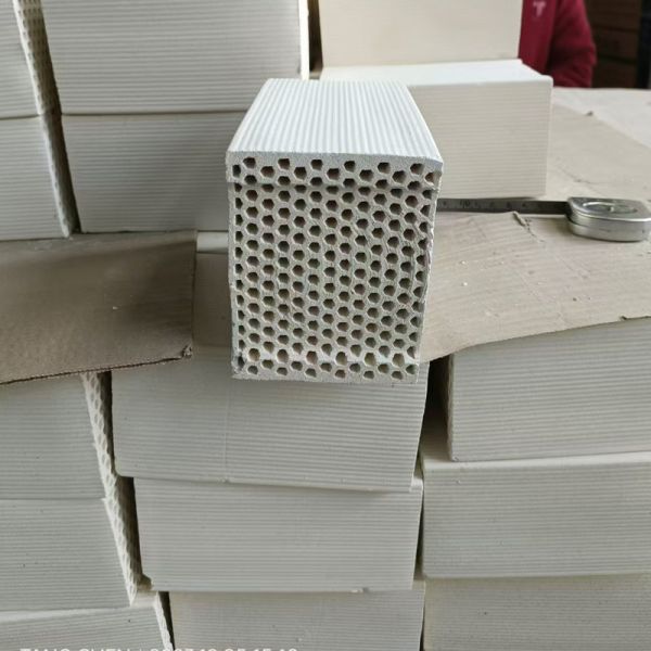 Energy Saving And Longer Service Time Corundum Mullite Honeycomb Ceramic For Chemical Industry