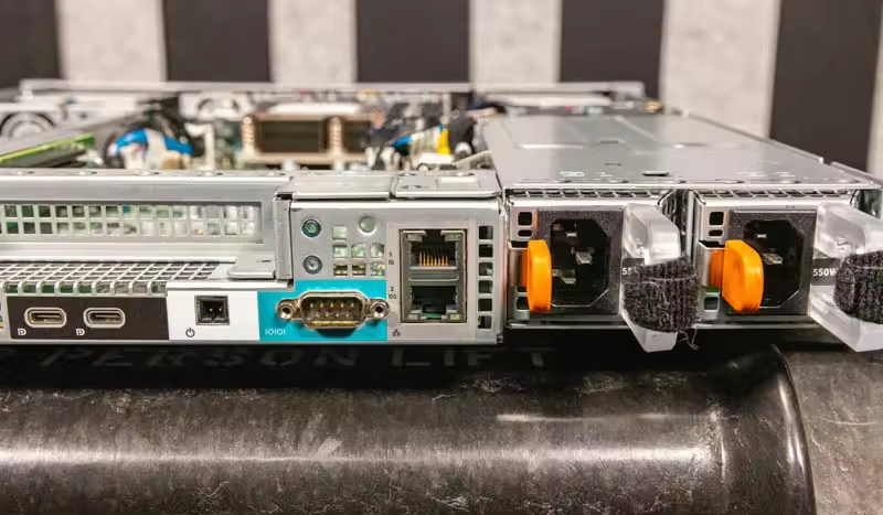 Precision R3930 1U 9th Gen Intel Core i5-9500 8GB 2x4GB DDR4 1x/2x M.2 PCIe NVMe SSD Servers