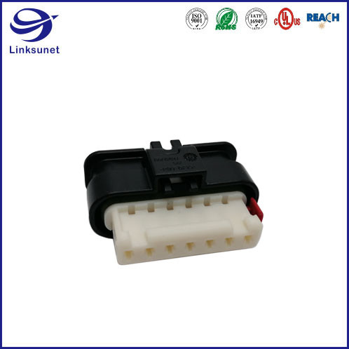 Hungary 7 Pins Female PA66 / PBT Connectors For Motorcycles Wire Harness