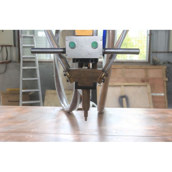 Hwashi Manual Handheld Spot Welding Machine For Elevator Door Plate Crank Arm 3