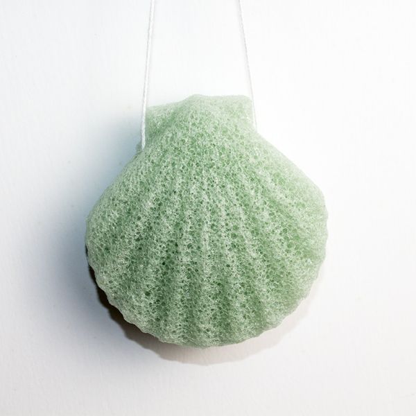 7.8*7.5cm Private Label Activated Shell Konjac Sponge For Skin Cleansing