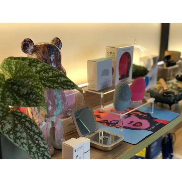 Multi-Functional Diffuser With Humidity Control And Ambient LED Lighting Options