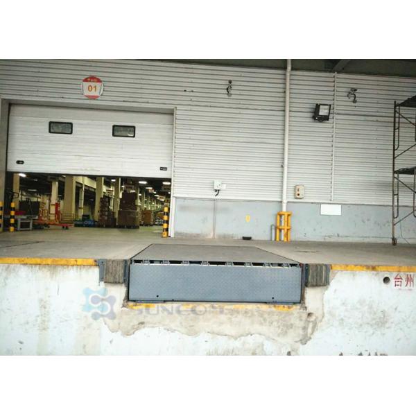 High Performance Hydraulic Dock Leveler AC 380V Power Supply Hydraulic Dock Ramp