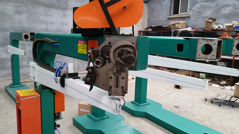 1200 mm -1800 mm Model Carton Box Stitching Machine Servo Drive Computer Control