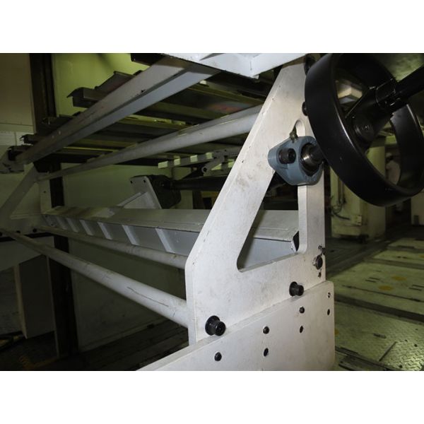 yaw servo feeder