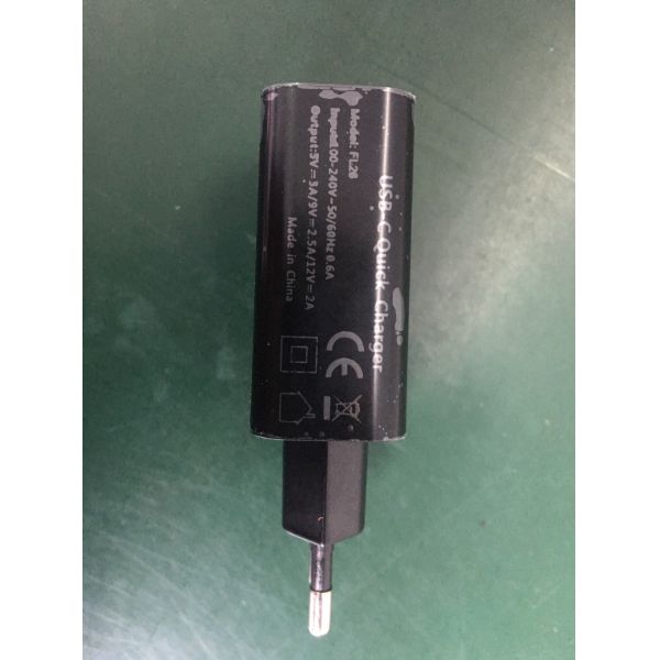 24W US PD TRAVEL CHARGER TYPE-C 28W FAST CHRGER for Macbook compatible with HUAWEI QUICK CHARGE QC3.0/QC2.0