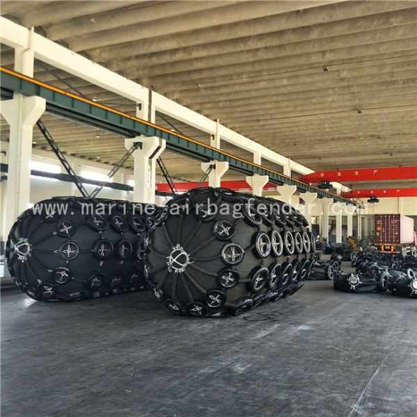 No Air Leakage Marine Yokohama Pneumatic Rubber Fender With Tire Chain Net