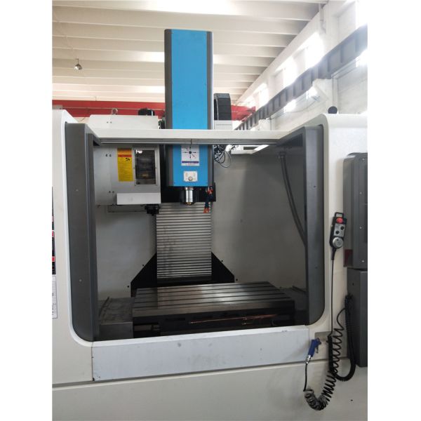 Vertical CNC Milling Machine CNC Machining Center VMC1060 