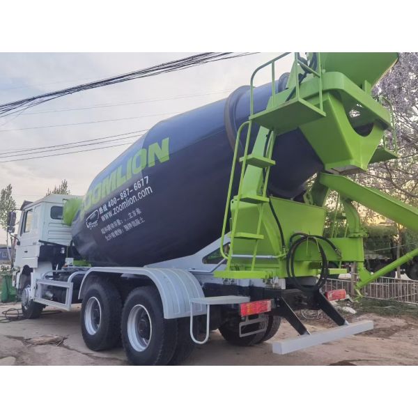 Used HOWO transport vehicles and used Zoomlion mixing tanks