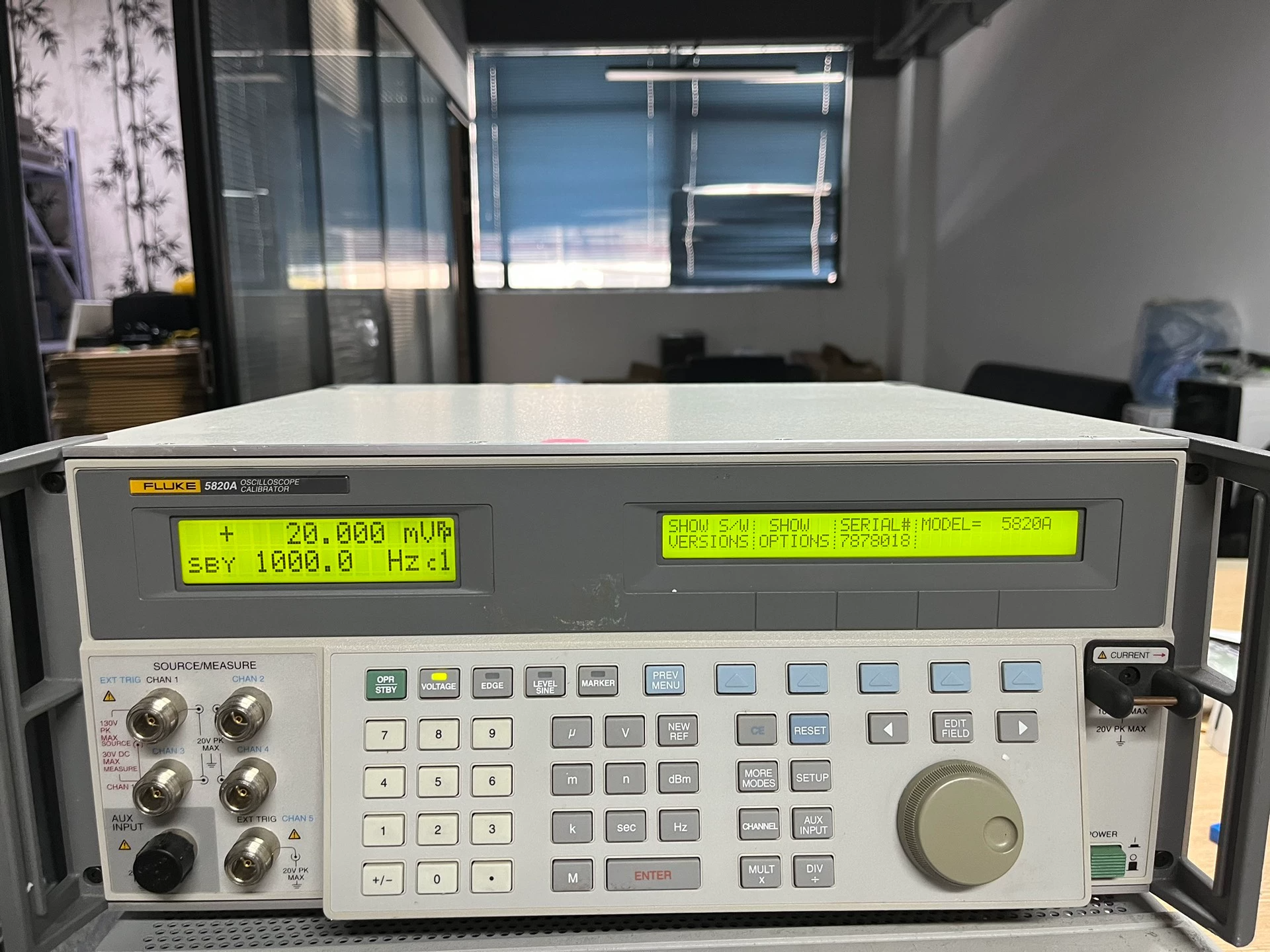 600 MHz 2.1 GHz Opt Oscilloscope Calibrator Fluke 5820A Used Multifunction Calibrator