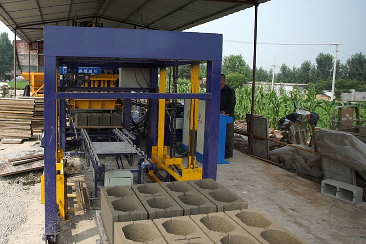 China Concrete Cement 720pcs/h QT4-15S Hollow Block Maker Machine wholesale