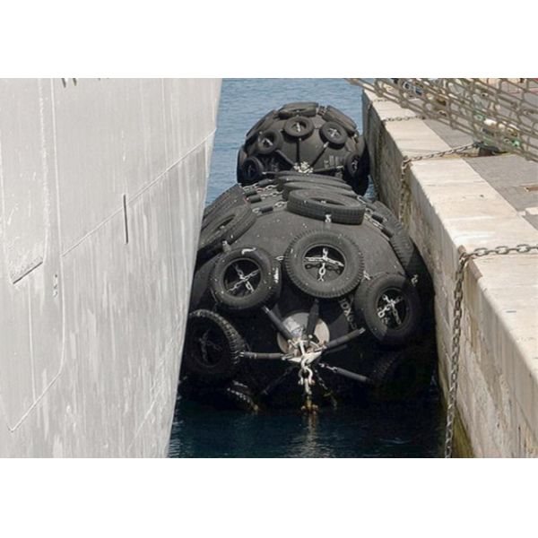 Wear Resistance Inflatable Fenders For Boats 50kpa Yokohama Floating Fenders