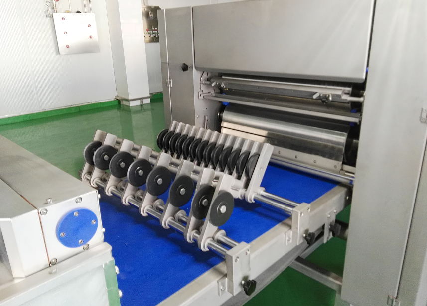 Stainless Steel Automatic Puff Pastry Making Machine With Plait Pastry Make Up Line
