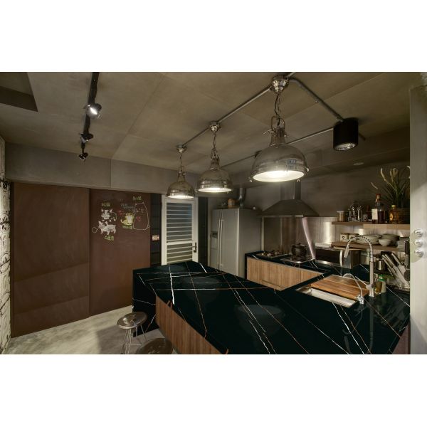 Black 3200*1600*20mm Size Calacatta Lightning Patterned Quartz Slab