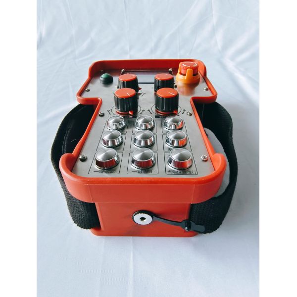 Industrial Wireless Remote Control With 3-Channel Analog Quantity And 11-Channel Switch Quantity Bidirectional Feedback