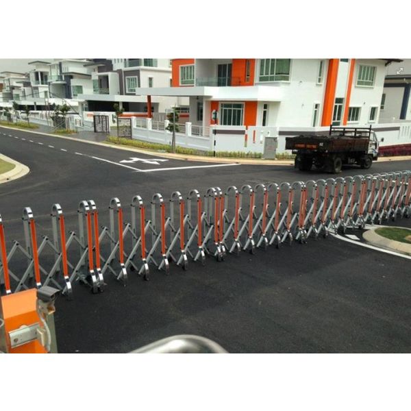 Aluminium Manual Safety Accordion Barrier Gate With Reflective Strickers