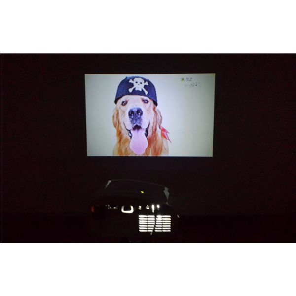 Glossy Panel HDMI MHL Projector Work With Smart Phone LED Lamp 20000 Hours On Sale Beamer