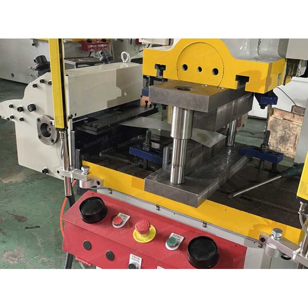High Precision Pneumatic Punching Machine 25T Small Fully Automatic Instrumentation Precision Metal Parts Production