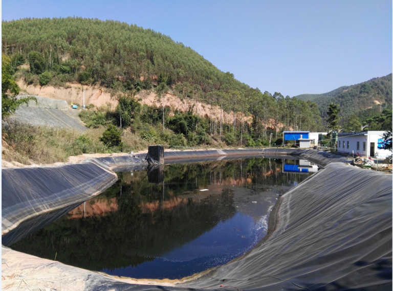 0.75mm 1.0mm HDPE Geomembrane Pond Liner for Biofloc Tank Customizable and Waterproof