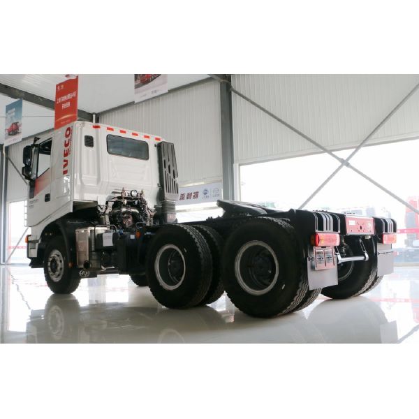 Used Hongyan Genlyon Tractor 6 Cylinder Diesel Engine 560 Horsepower Tractor