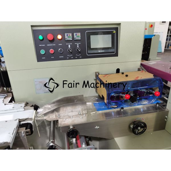 220VAC Bakery Biscuit Packing Machine , 3.2Kw 30Bag/min Blocks Packaging Machine