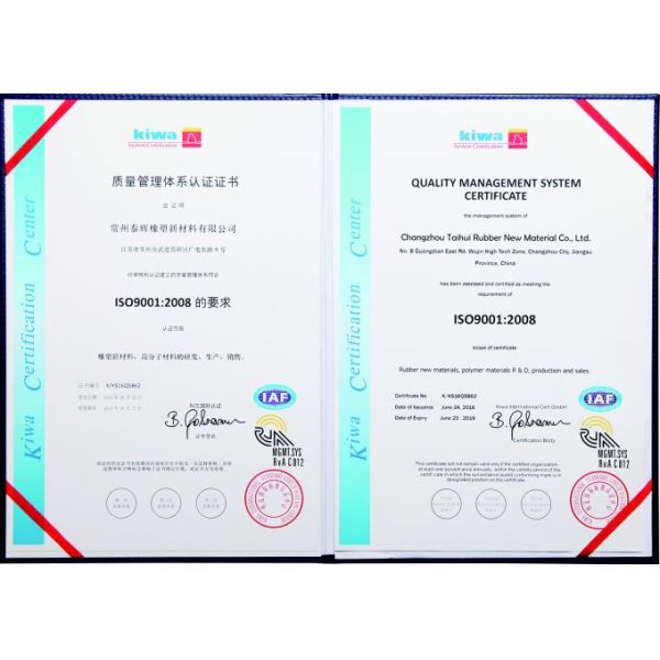 Double-Sided Synchronous Grooved PE Foam Artificial Grass Shock Pads Water Drainage Improved Performance And Safety 0