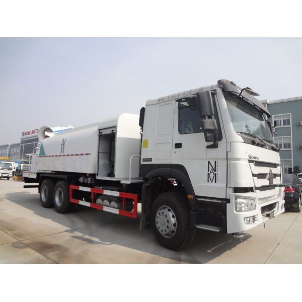 SINOTRUK 6x4 LHD RHD Water Tank Truck Dust Suppression 40 Meters Sprayer Water Truck