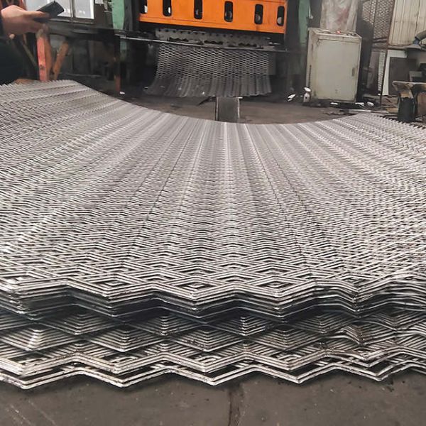 Plastic Sprayed Decorative Expanded Metal Mesh 304 316 316L For Protection