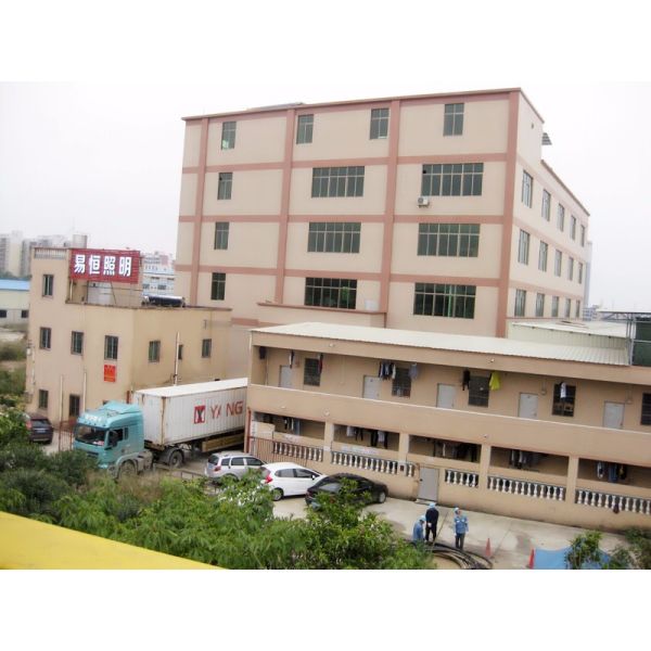 White Finishing Dimmable Backlit Mirror With LED Light Bulbs For Beauty Statio