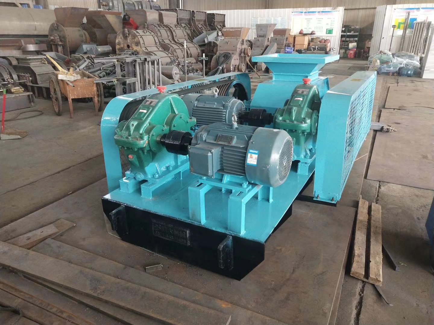 Buy cheap Mining Ore Double Roller Crusher Machine from wholesalers